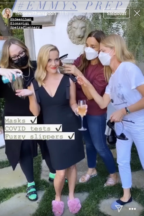 Reese Witherspoon sa fanúšikom ukázala v papučiach. 