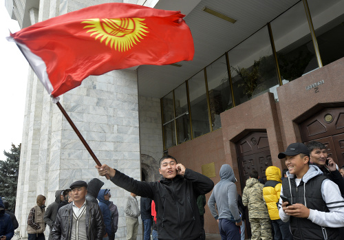 Protesty v Kirgizsku nabrali