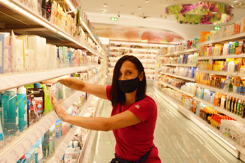 Dm stojí pri svojich