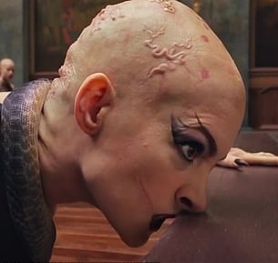 Anne Hathaway vo filme Čarodejnice. 