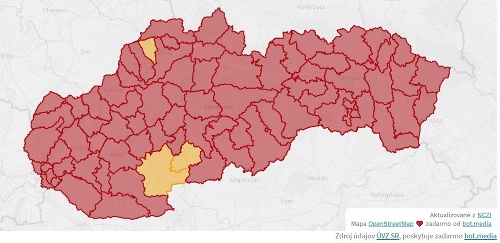 Takmer všetky okresy na Slovensku sú už červené. 