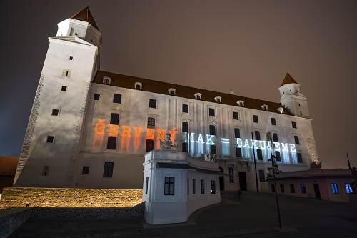FOTO Bratislavský hrad rozsvietili: