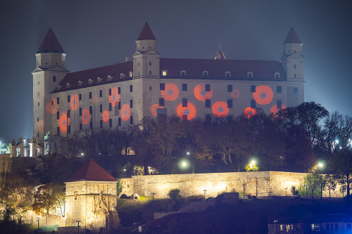 FOTO Bratislavský hrad rozsvietili: