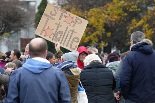 Na snímke protivládny protest