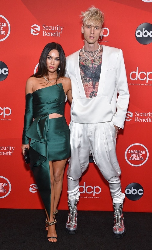 Megan Fox a Machine Gun Kelly sa prvýkrát ukázali v spoločnosti ako pár. 