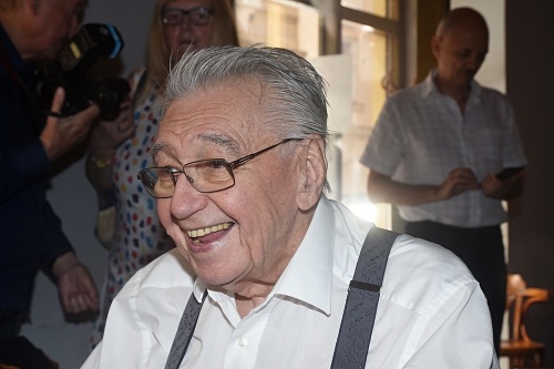 Josef Zíma má dnes 88 rokov a je z neho sympatický deduško.