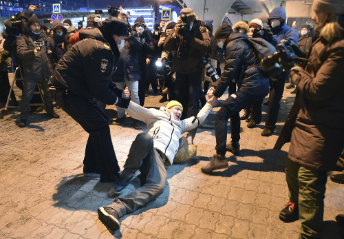 Na zatknutie aktivistu Alexeja