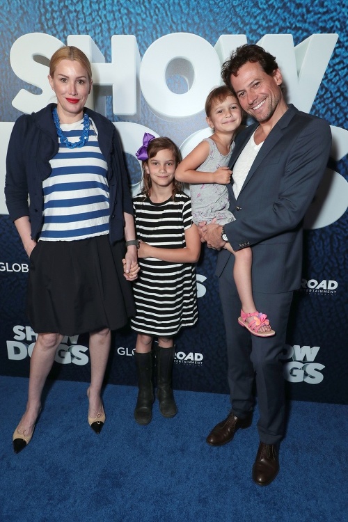 Alice Evans a Ioan Gruffudd so svojími dcérkami na zábere z roku 2018.