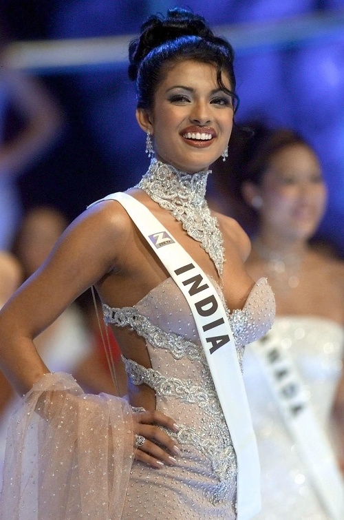 Priyanka Chopra ako Miss World 2000.