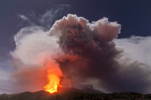 Etna vybuchla šiestykrát za