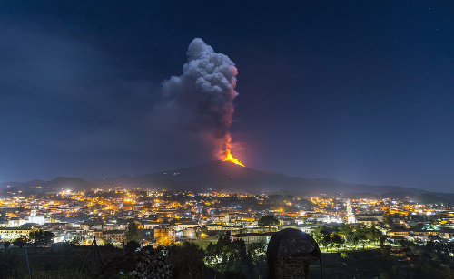 Etna vybuchla šiestykrát za