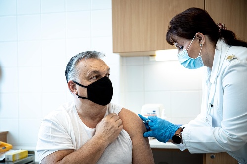  Premiér Viktor Orbán sa sám nechal zaočkovať čínskou vakcínou.