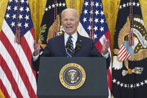 Joe Biden uistil Volodymyra Zelenského o plnej podpore USA.