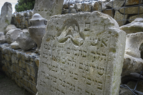 Na Židovskom ortodoxnom cintoríne