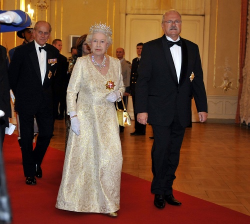 Kráľovná Alžbeta II. a princ Philip navštívili Slovensko v roku 2008.
