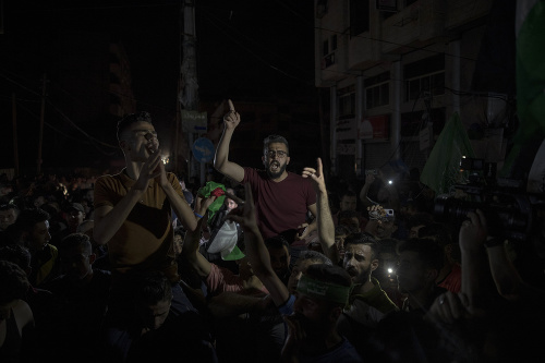 Palestínčania v uliciach oslavujú