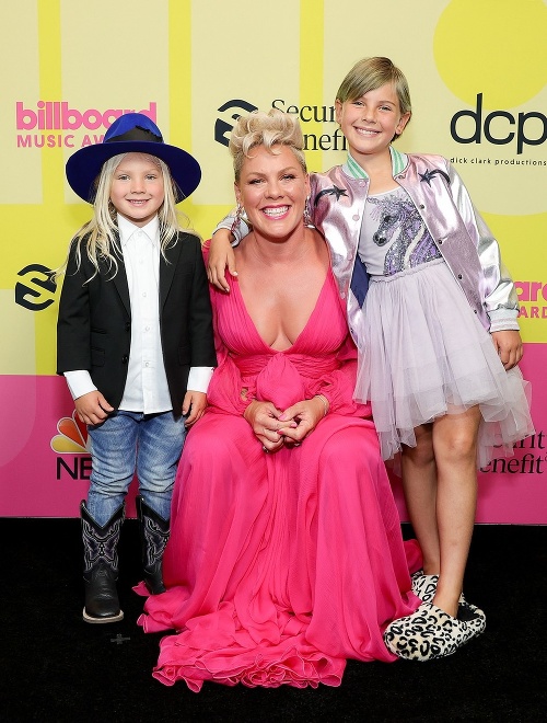 Speváčku Pink na odovzdávaní cien podporili synček a dcéra. 