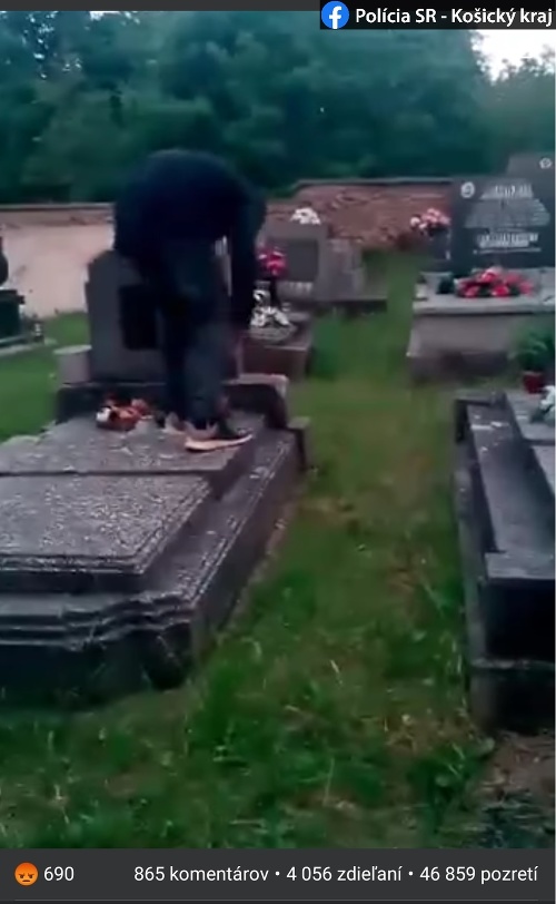 Vandal na cintoríne v