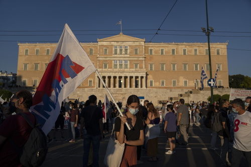 Ľudia v Grécku protestujú