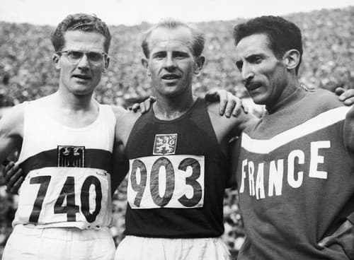 Emil Zátopek (v strede)