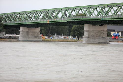 Hladina Dunaja stúpa