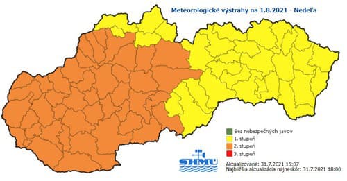 Slovensko budú trápiť búrky