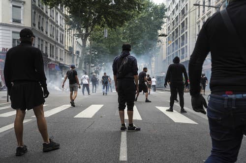 Vo Francúzsku ľudia protestovali