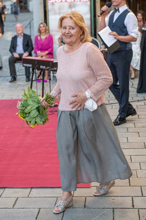 Magda Vášáryová prišla na odhalenie dlaždice s manželovym menom na Filmovom chodníku slávy.