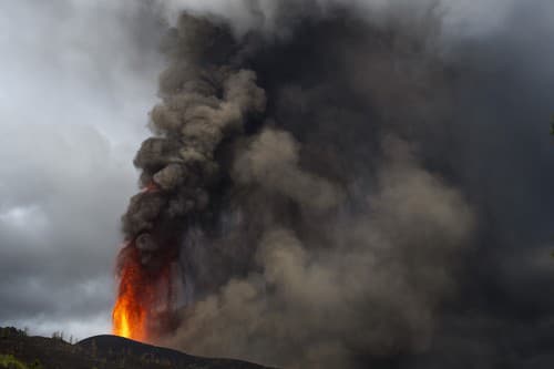 Vulkán Cumbre Vieja stále