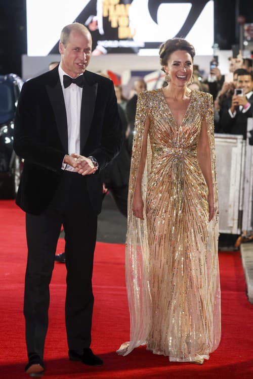 Princ William a vojvodkyňa Kate na premiére najnovšej bondovky. 
