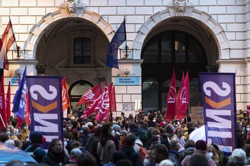 Vo Viedni protestovali stovky