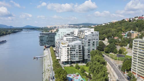 Tretina Slovákov sa investovaniu