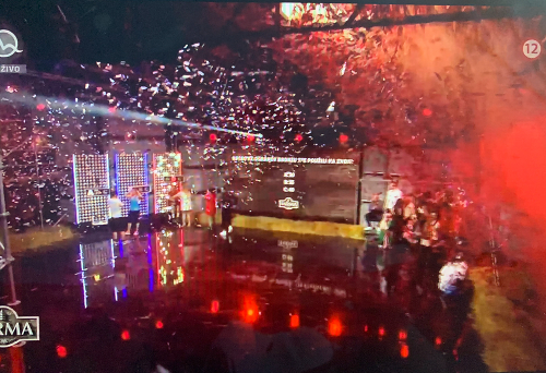 V tomto momente na súťažnom (červenom) paneli Mesuta svietila ešte možnosť B.