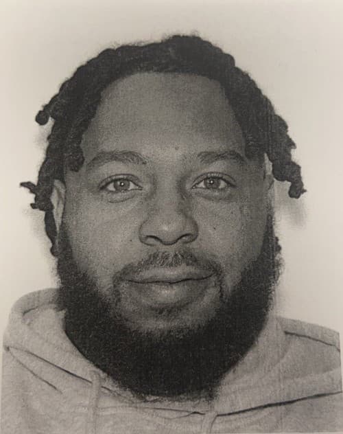 Jamichael Jones bol identifikovaný ako podozrivý z vraždy rapera Troublea.