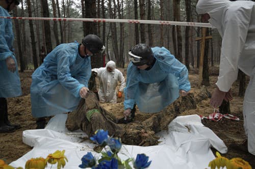 Masové hroby v ukrajinskom