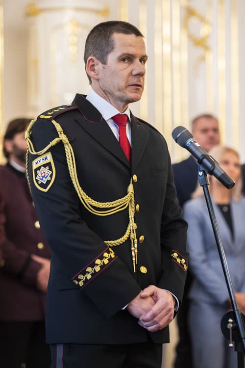 Štefan Hamran v slávnostnej policajnej uniforme