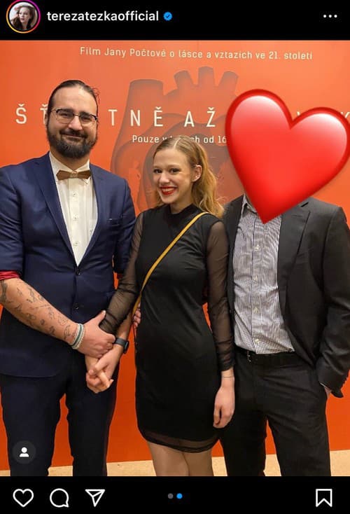 Tereza Těžká s manželom a partnerom
