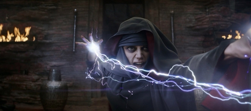 Daisy Head stvárňuje vo filme zlú a mocnú čarodejnicu.