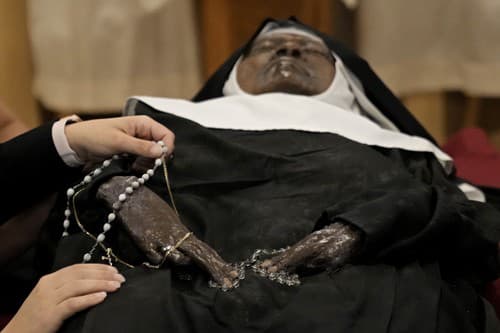 Exhumované telo mníšky Wilhelmy