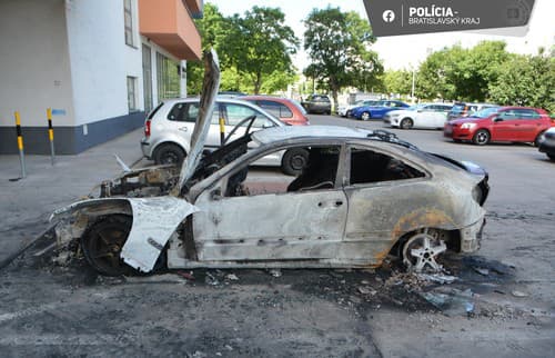 V bratislavskom Ružinove vybuchlo auto