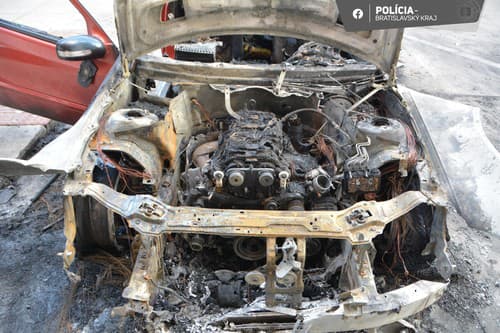 V bratislavskom Ružinove vybuchlo auto