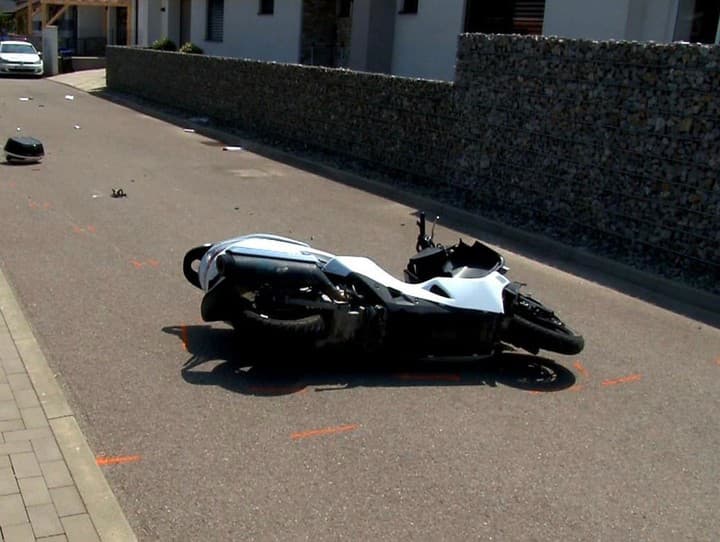 V obci Trenčianska Teplá časť Príles došlo k dopravnej nehode 59 ročného motocyklistu s následkom smrti.