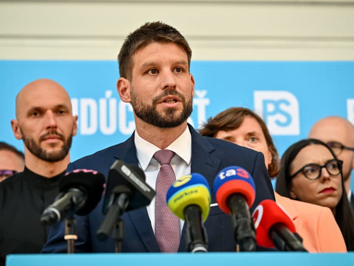 Na snímke uprostred predseda hnutia Progresívne Slovensko Michal Šimečka, vľavo podpredseda hnutia Progresívne Slovensko Michal Truban počas tlačovej konferencie na tému Plán pre budúcnosť - predstavenie programu Progresívneho Slovenska 2. septembra 2023 Na snímke uprostred predseda hnutia Progresívne Slovensko Michal Šimečka, vľavo podpredseda hnutia Progresívne Slovensko Michal Truban počas tlačovej konferencie na tému Plán pre budúcnosť - predstavenie programu Progresívneho Slovenska 2. septembra 2023