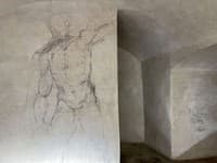 Michelangelo sa pred hnevom pápeža ukrýval v pivnici: Kreslil priamo na steny