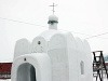 Rus postavil snehový kostolík