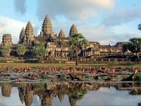 Keď na vás z kamenných chrámov v hlavnom meste khmérskej ríše Angkor Thomu zhliadajú obrovské tváre bódhisattvy Avalókitešvary, dýchne na vás atmosféra dávneho veľkomesta. 