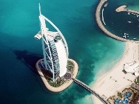 Hotel Burj Al Arab z vtáčej perspektívy