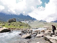 Pri jazere Gangabal, Kašmír, India
