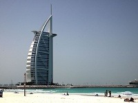 Najluxusnejší hotel sveta Burj Al Arab stojí na jednu noc asi tisíc eur.
