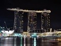 Nočný pohľad na hotelový komplex, Marina Bay Sands, Singapur